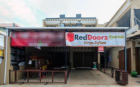 RedDoorz Syariah near Stasiun Gubeng 2